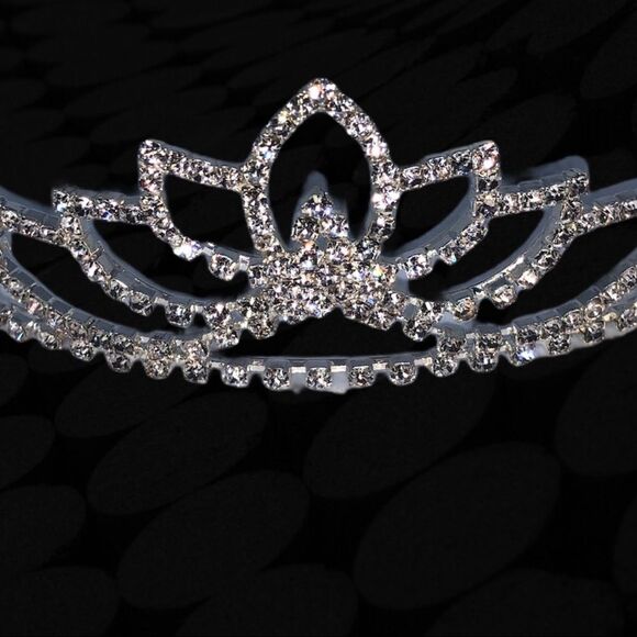 New! Tiara! Perfect for all your events!! - Picture 3 of 6